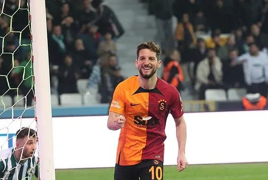 Mertens ile 1 yıl daha