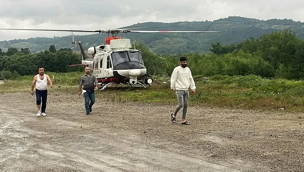 Bartın'da sel nedeniyle sanayi sitesinde mahsur kalan işçilerin imdadına Sahil Güvenlik helikopteri yetişti-2