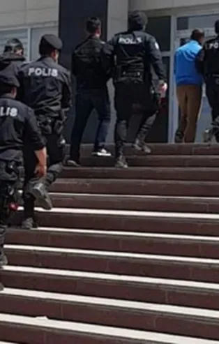 Son dakika: Kars’ta FETÖ’den 5 rütbeli asker tutuklandı