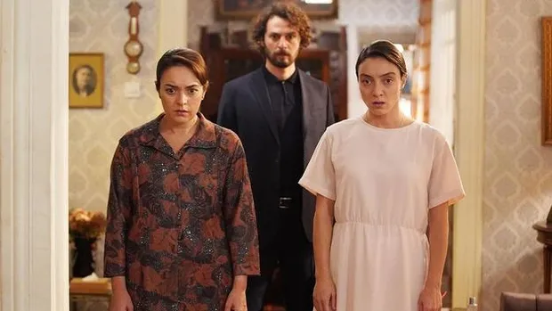 Masumlar Apartman'ı 'sen gidersen o var' dedi kolları sıvadı! Dizinin İnci'si Farah Zeynep Abdullah gidiyor Fahriye Evcen geliyor-4