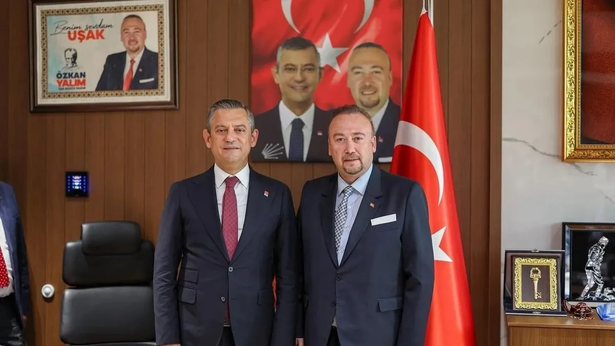 chpde-poset-sevdasi-agbabanin-250-bin-dolari-ozelin-bahce-duvari-400u-askin-belediyeden-baska-neler-aldilar-1778392802182.jpeg CHP'de "poşet" sevdası! Ağbaba'nın 250 bin doları... Özel'in bahçe duvarı | 400'ü aşkın belediyeden başka neler aldılar?-5