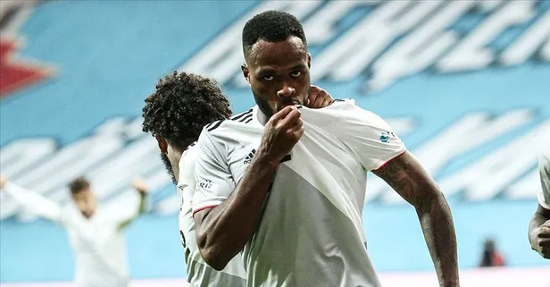 Beşiktaş'ta Cyle Larin ve Atiba Hutchinson Rizespor maçında kadroda olacak mı?