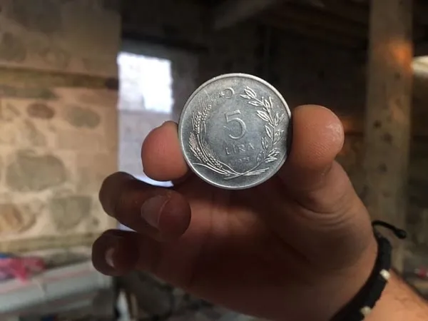 Tarihi konaktan para fışkırdı! Kapı kirişinde...-5