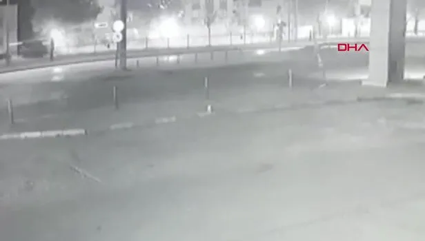 Ağaca çarparak parçalanan otomobilin sürücüsü astsubay hayatını kaybetti! Bursa'daki feci kaza kamerada