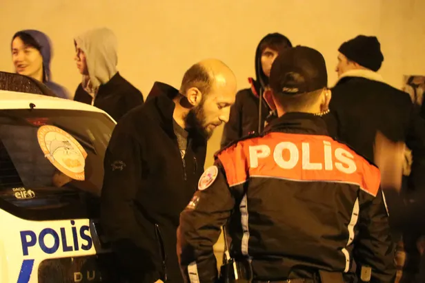 Bolu'da alkollü sürücü park halindeki 7 araca çarptı-5