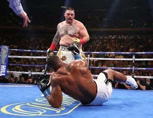Anthony Joshua bu kez nakavt oldu! 'Şişman Çocuk' Andy Ruiz tarih yazdı