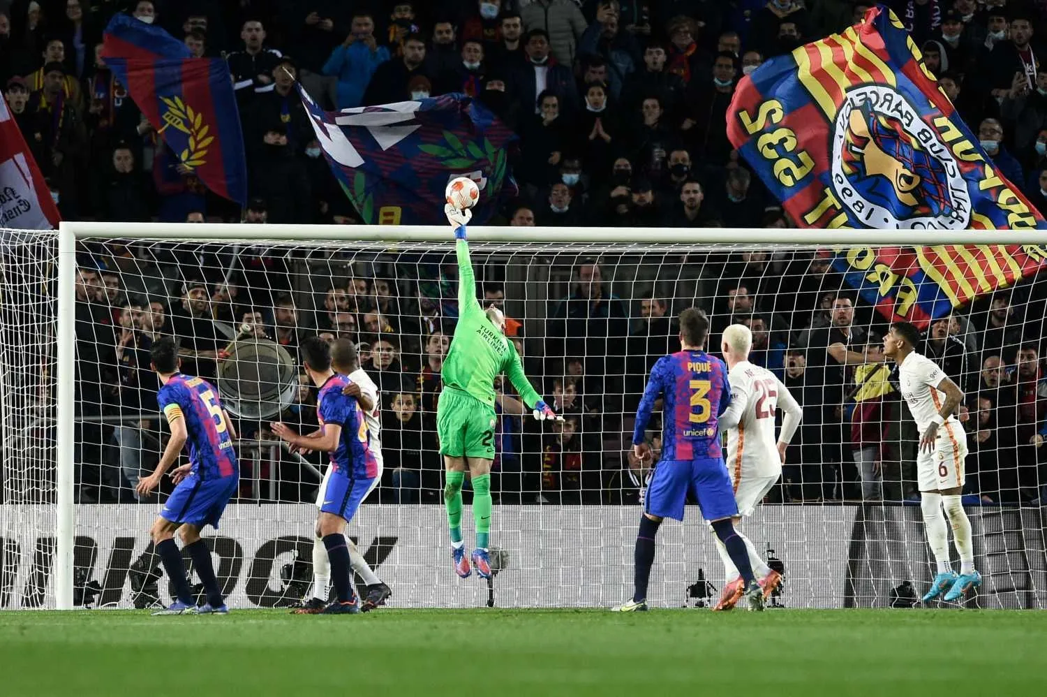 Galatasaray'dan eski yıldızına transfer teklifi! Okan Buruk onu istedi - 24