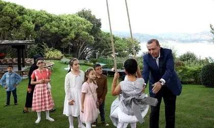 Cumhurbaşkanı Erdoğan, çocuklarla bayramlaştı