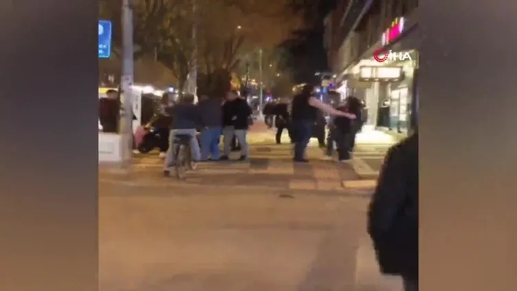 Bursa’da genç kızların kavgası kamerada