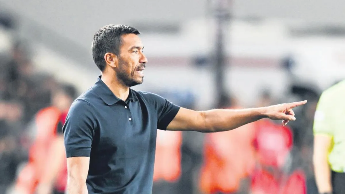 Giovanni van Bronckhorst resmen gitti!