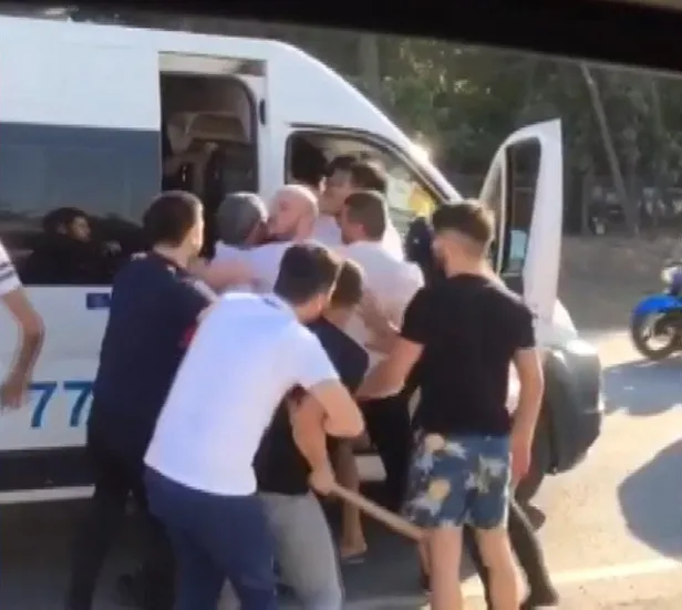 İstanbul'da ortalık karıştı! İki grup birbirine girdi-3