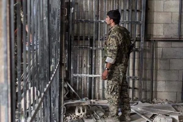 Rapor gündeme bomba gibi düştü! Esed rejimi hapishaneleri rüşvet ve yolsuzluk endüstrisine çevirmiş-1
