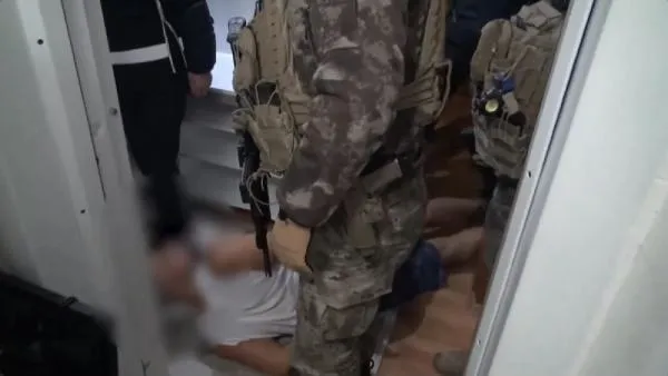 icisleri-bakani-ali-yerlikaya-duyurdu-25-ilde-sibergoz-21-operasyonu-1706613527288.jpeg İçişleri Bakanı Ali Yerlikaya duyurdu: 25 ilde Sibergöz-21 Operasyonu-4