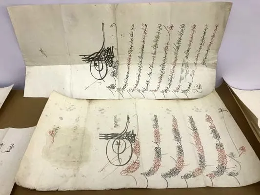 Kaçakçılık operasyonunda "Divan-ı Humayun beratları" ele geçirildi-1