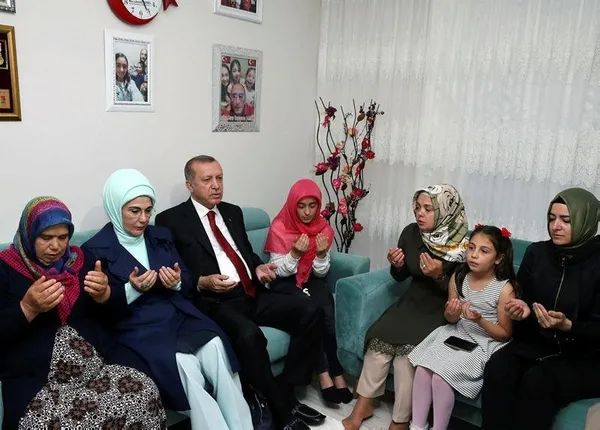 Cumhurbaşkanı Erdoğan şehit evinde iftar yaptı-4