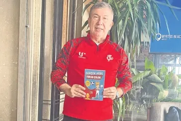 Gerçek Kral Tanju Çolak raflarda! Efsane golcü çocuklara ilham veriyor