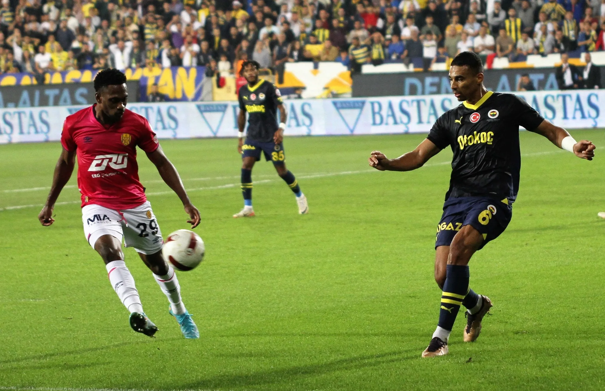 SON DAKİKA TRANSFER HABERLERİ | Galatasaray'da tutunamamıştı Fenerbahçe istiyor! - 17