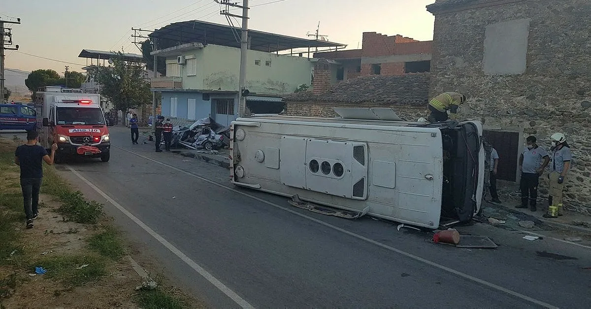 Izmir De Feci Kaza Olu Ve Yaralilar Var Takvim