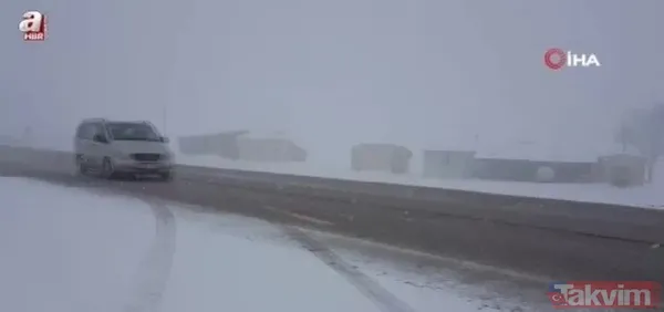 Kop Dağında Mayıs Ayında Kar Yağışı Yaz Aylarına Sayılı Günler Kala Mayıs Ayının 13'Ünde Bayburt-Erzurum Kara Yolu Üzerindeki 2409 Rakımlı Kop Dağı Geçidinde...