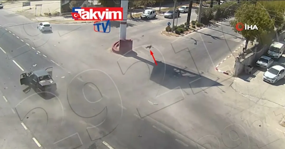 Hatay’da Kaza Anları Kamerada: Araç Parçalara Ayrıldı, Sürücü Fırladı