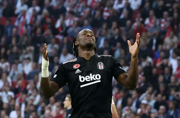 besiktasta-batshuayi-gundemden-dusmuyor-gol-kralligina-gidiyor-kacirdiklariyla-da-konusuluyor-1650879164661.jpg Beşiktaş'ta Batshuayi gündemden düşmüyor! Gol krallığına gidiyor kaçırdıklarıyla da konuşuluyor-7