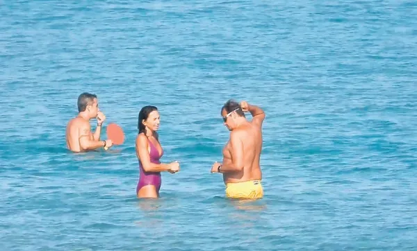 ergin-ataman-ile-berna-atamanin-deniz-keyfi-1660254005106.jpeg Ergin Ataman ile Berna Ataman'ın deniz keyfi!-1