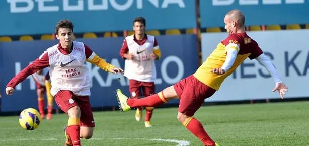 İdmanda Sneijder&Amrabat şov