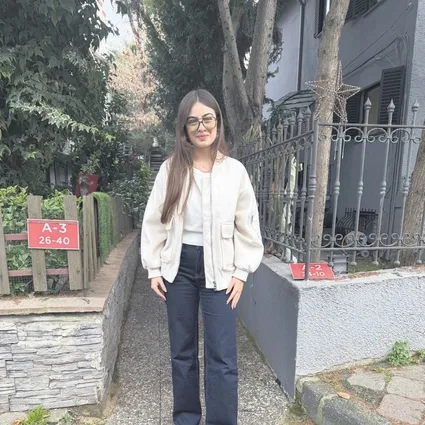 Ünlü oyuncu Leya Kırşan: ’Hem sınava hazırlanıyorum hem işlerime devam ediyorum’