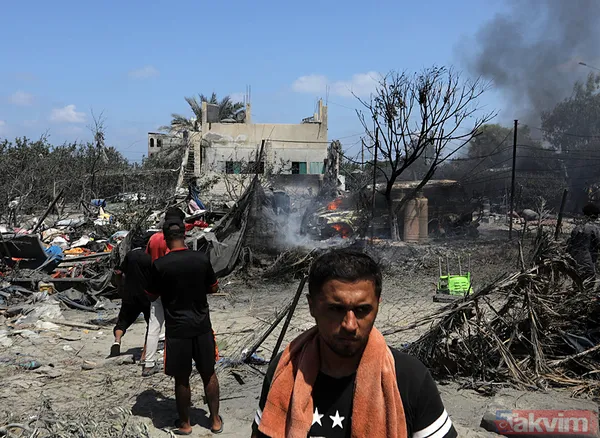 Soykırımcı İsrail alçak saldırısı sonrası El Mevasi'deki yıkım böyle görüntülendi! İşte kare kare vahşet - 22