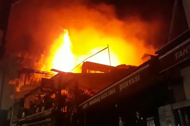 Başkentte tarihi Hamamönü'nde yangın