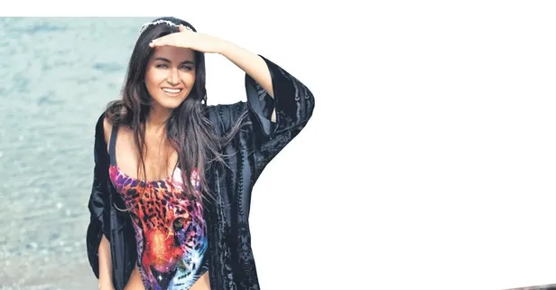 Adrenalin uğruna ölümle burun buruna geldi! Eda Taşpınar Meksika'da köpek balıklarıyla yüzdü