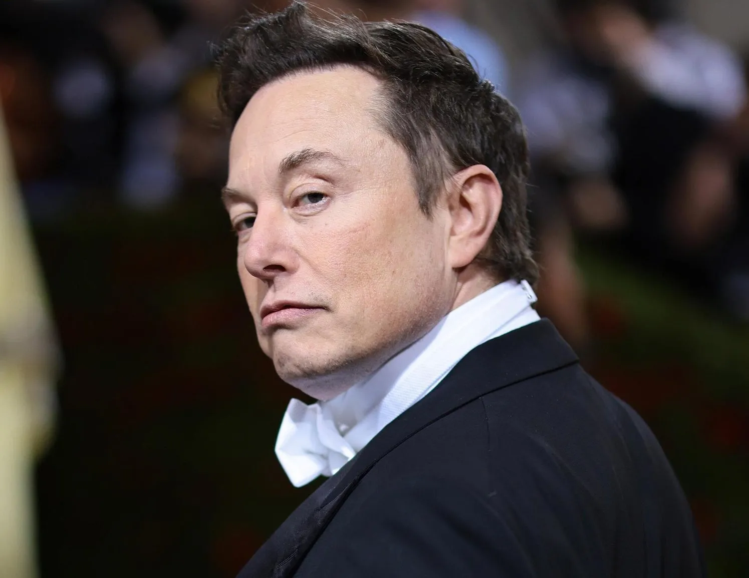 Elon Musk, Apple’ı hedef aldı!