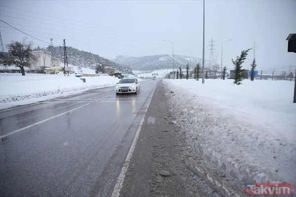 SON DAKİKA: Kar sonrası kaza trafiği kilitledi! Bursa-İzmir yolunda 10 kilometrelik araç kuyruğu - 15