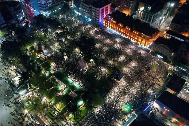 trabzonsporun-muthis-sampiyonluk-kutlamasina-dunyaca-unlu-medya-kuruluslari-lineker-ve-modricde-kayitsiz-kalma-1651617128117.jpeg Trabzonspor'un müthiş şampiyonluk kutlamasına dünyaca ünlü medya kuruluşları Lineker ve Modric'de kayıtsız kalmadı-4