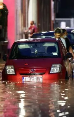 Belçika'da sokaklar sele teslim oldu