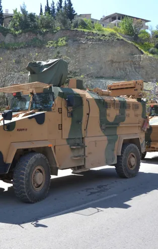 Hatay'da Suriye sınırına askeri sevkiyat