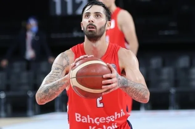 Perez resmen Fener’de