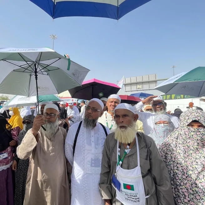 Hacı adaylarından vakfe öncesi Arafata ziyaret! Gözyaşlarıyla dualar edildi