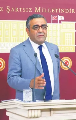 Kınayacağına korudu!