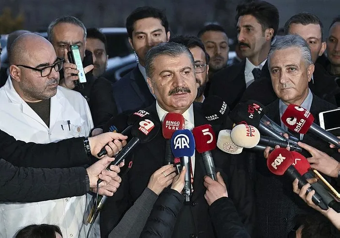 1702402384174.jpeg Sağlık Bakanı Fahrettin Koca, Gazze'den Türkiye'ye nakledilen 68 hastayı Etimesgut Havalimanı'nda karşıladı-4