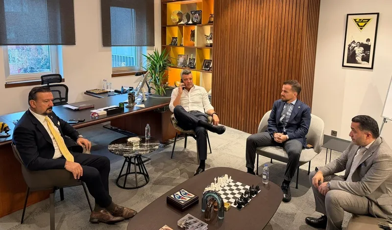 fenerbahceden-besiktas-derbisi-sonrasi-olay-aciklama-kavgaysa-kavga-1775419022505.jpg Fenerbahçe'den Beşiktaş derbisi sonrası olay açıklama! "Kavgaysa kavga"-2