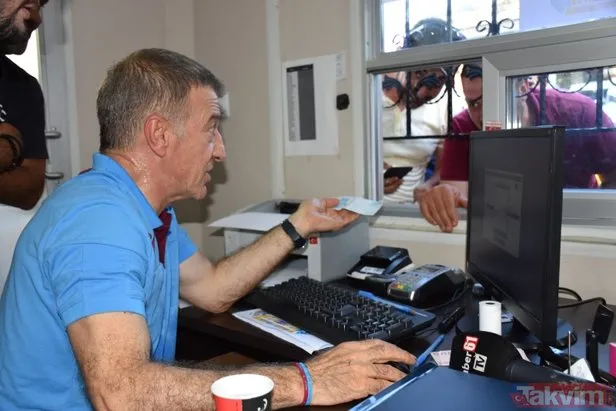 Trabzonspor Başkanı Ahmet Ağaoğlu kombine kart satışı yaptı