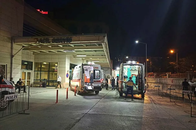 Siirt'te "dur" ihtarına uymayan kamyondan açılan ateşe karşılık verildi: 2 ölü, 12 yaralı