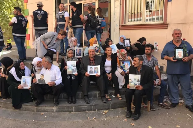 Diyarbakır'daki evlat nöbetine İranlı aileler de katıldı