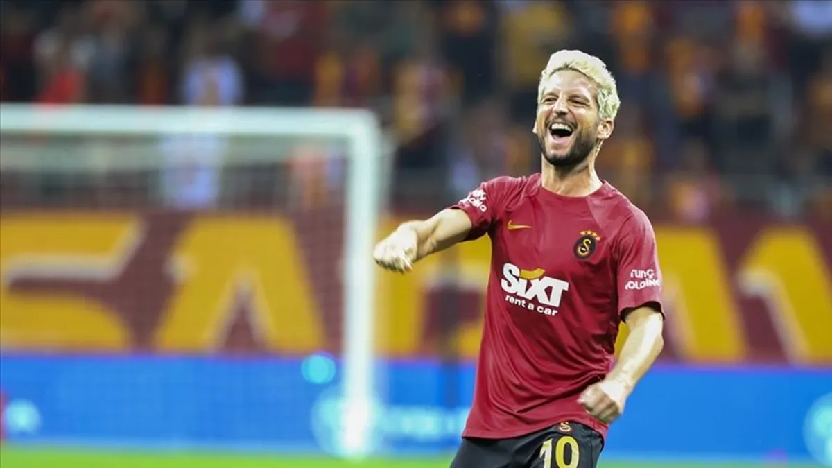 Galatasaray Mertens'in sözleşmesinin 1 yıl daha uzatıldığını açıkladı! Belçikalı ne kadar kazanacak?