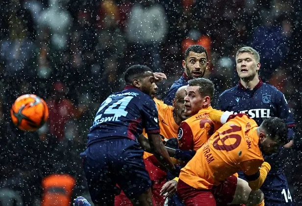 firtina-edin-viscanin-901deki-goluyle-sevindi-trabzonspor-derbide-galatasarayi-devirdi-1642971045974.jpeg Fırtına Edin Visca’nın 90+1’deki golüyle sevindi! Trabzonspor derbide Galatasaray’ı devirdi...-2