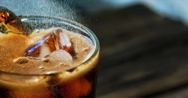 Asitli içecekler dişlere zarar veriyor! Uzmanı tek tek uyardı