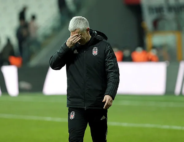 1640333876505.jpg Beşiktaş'ta taraftarlardan Önder Karaveli'ye büyük destek: Uyruğu İtalyan, soyadı Caravelli olsa...-2