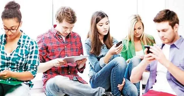 Gençlerin zamanı internette geçiyor! Siber zorbalığa dikkat!