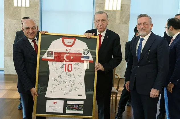 Başkan Recep Tayyip Erdoğan TFF ve Ampute Milli Futbol Takımını kabul etti